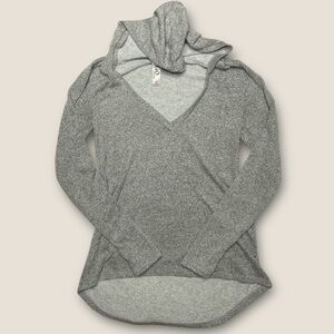 Gray Go Couture V-Neck Long Sleeve Sweater Size Medium